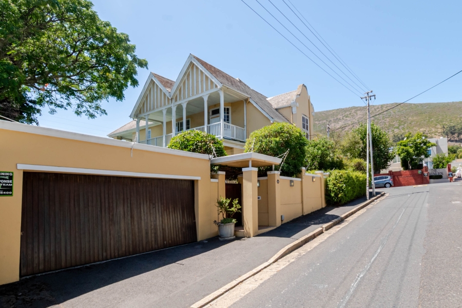 6 Bedroom Property for Sale in Fresnaye Western Cape